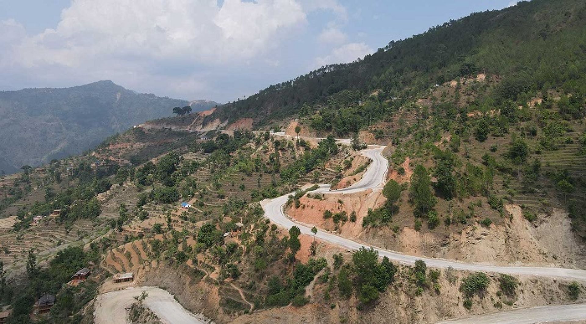 लथालिङ्ग ठूला विकासे आयोजना प्रभावकारी बनाउने प्रतिबद्धता